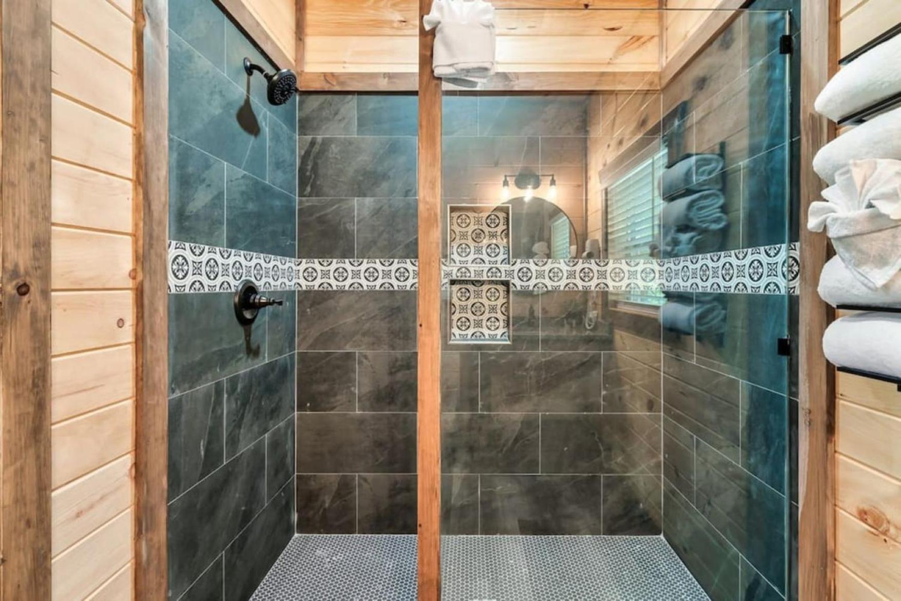 Tranquil Mountain Getaway By Ghosal Luxury Lodging جاتلينبرج المظهر الخارجي الصورة